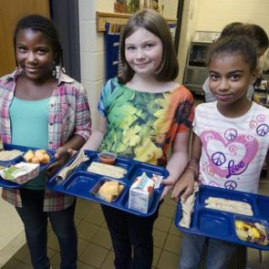 LPMS students with lunch trays